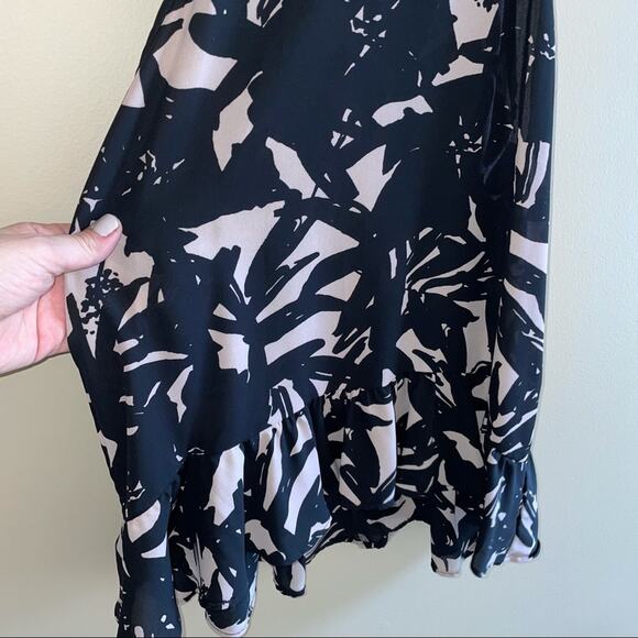 Eight Sixty ruffle crop halter SIZE S - Picture 3 of 6